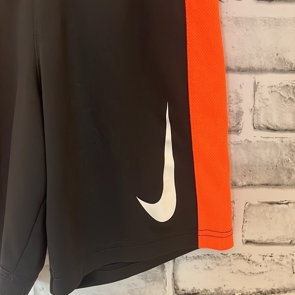 Boys Nike shorts​​​​​​​​​​ - Picture 2 of 6